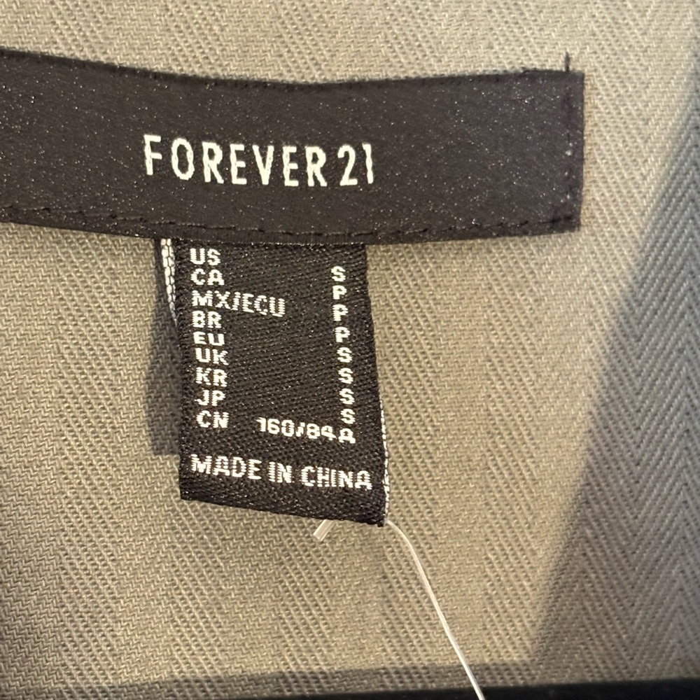 Forever 21 Size Small Olive Green Long Sleeve Button Down Shirt NWT - Picture 3 of 4